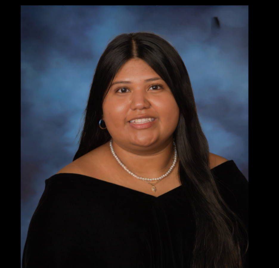 Senior Picture Nayely Mireles 2025